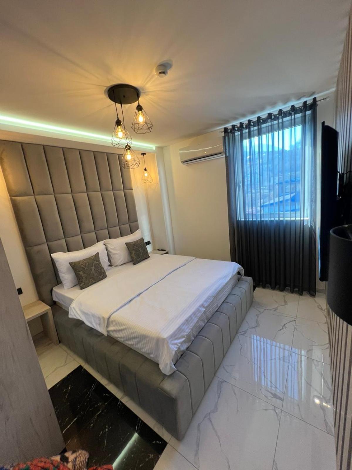 Prenociste Bis Hotel Prijepolje Buitenkant foto